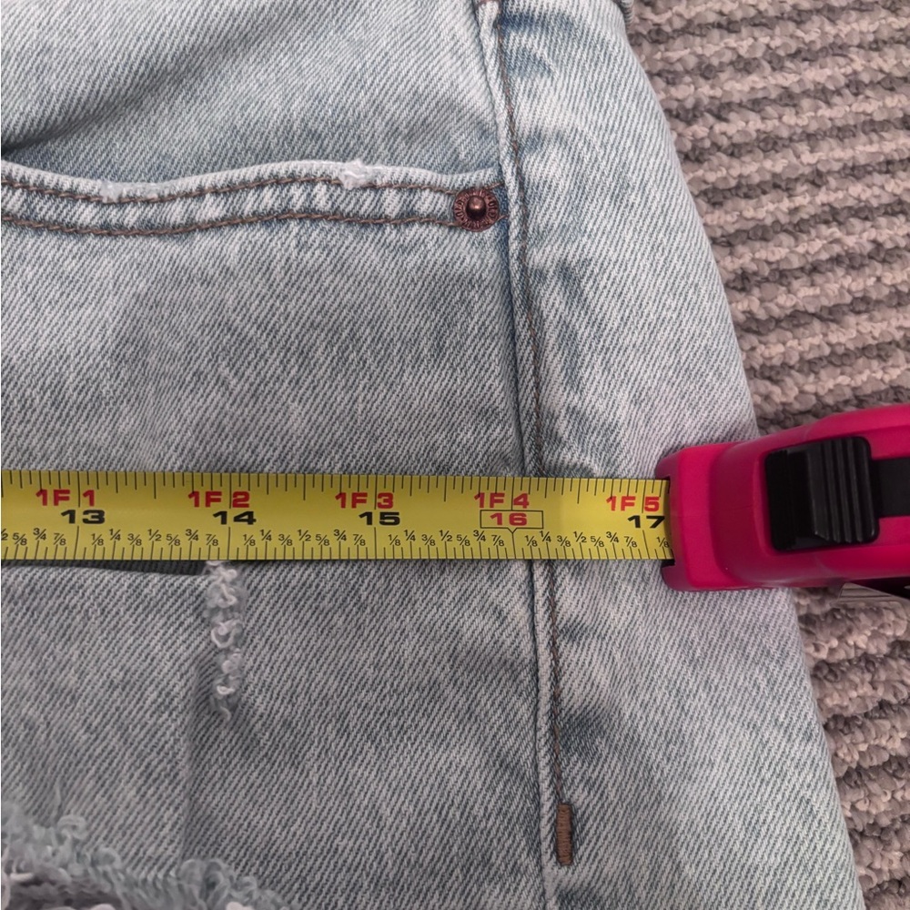 Old Navy Distressed Denim Shorts - Picture 5 of 6